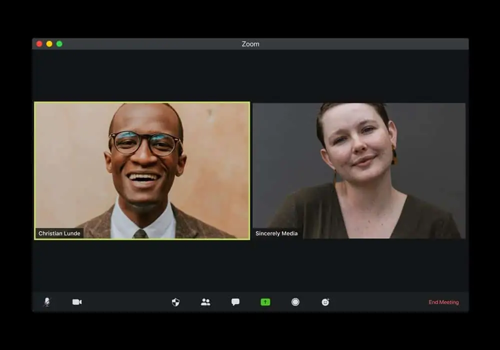 Two people talking via Zoom. iMedat's professional transcription services turns video and audio from meetings into useable text.
